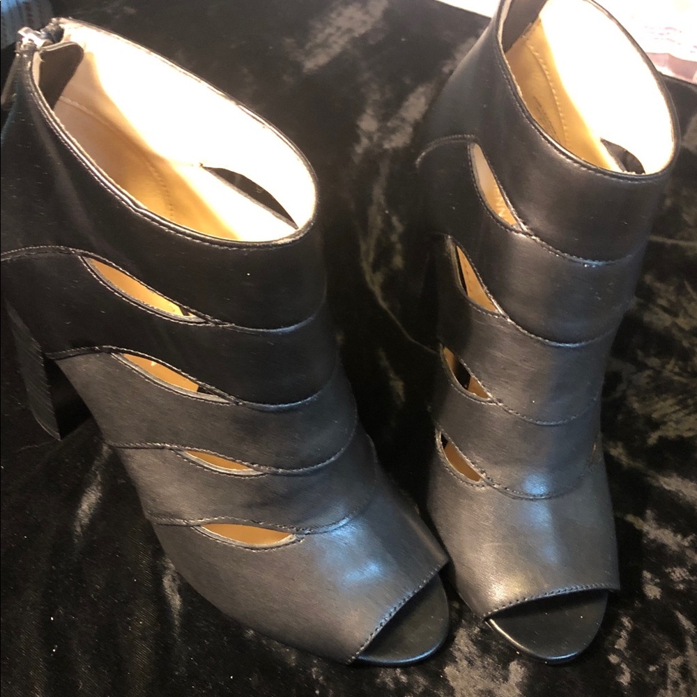 Adrienne Vittadini women’s leather Ankle Boot Heels 7.5